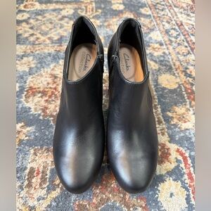 Clarks Ambyr Hope Black Leather Ankle Booties Heel 7.5